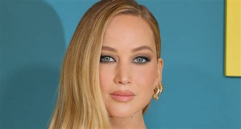 jennifer lawrence no hard feelings full frontal scene|Jennifer Lawrence shocks fans by getting completely。